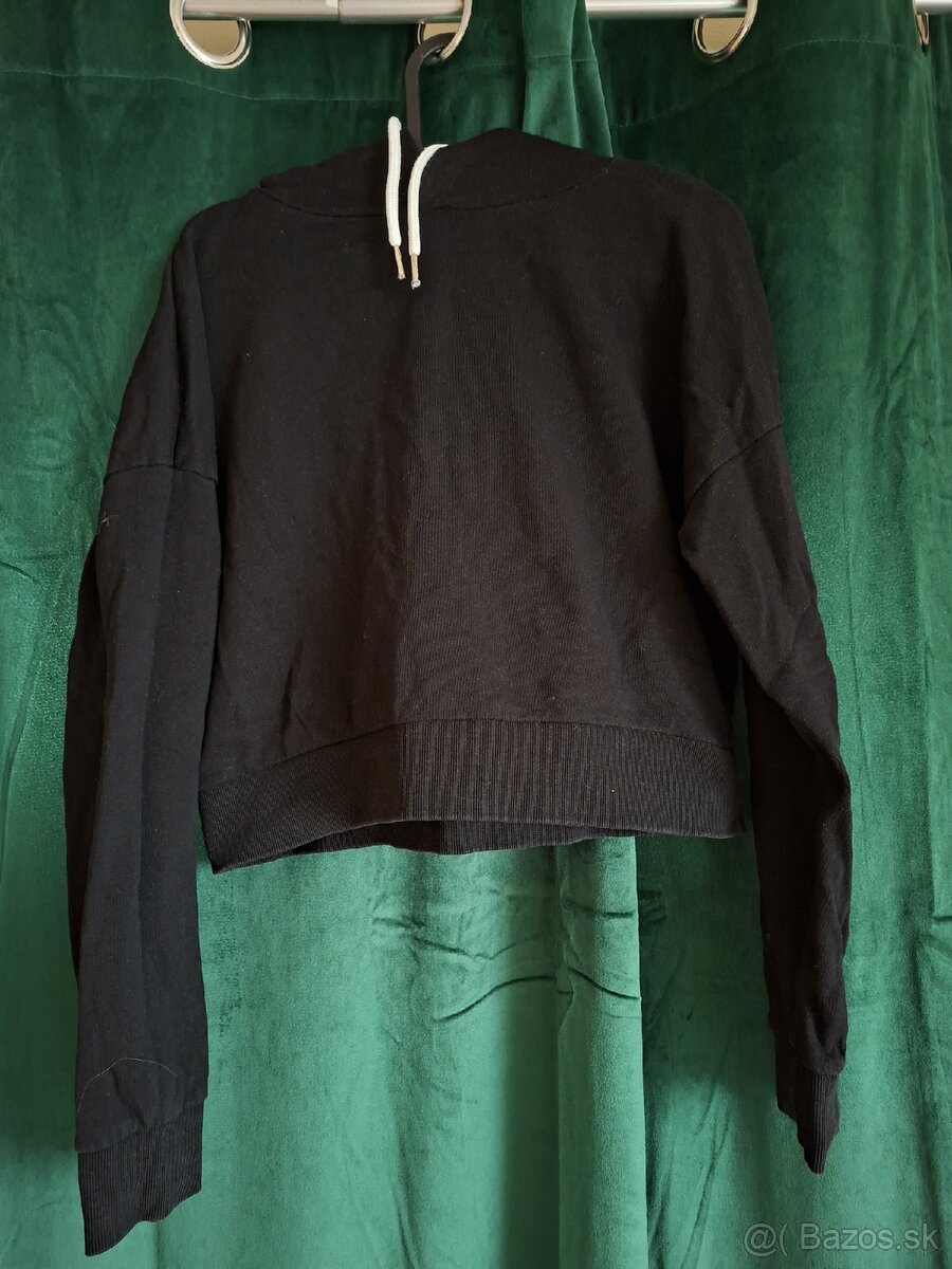 Čierna crop-top mikina s kapucňou, Clockhouse, S