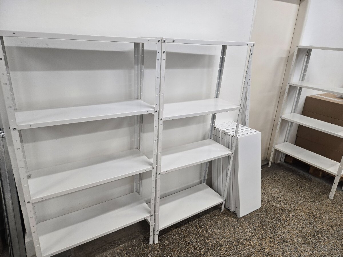 Celokovové lakované regály a police 8 kusov