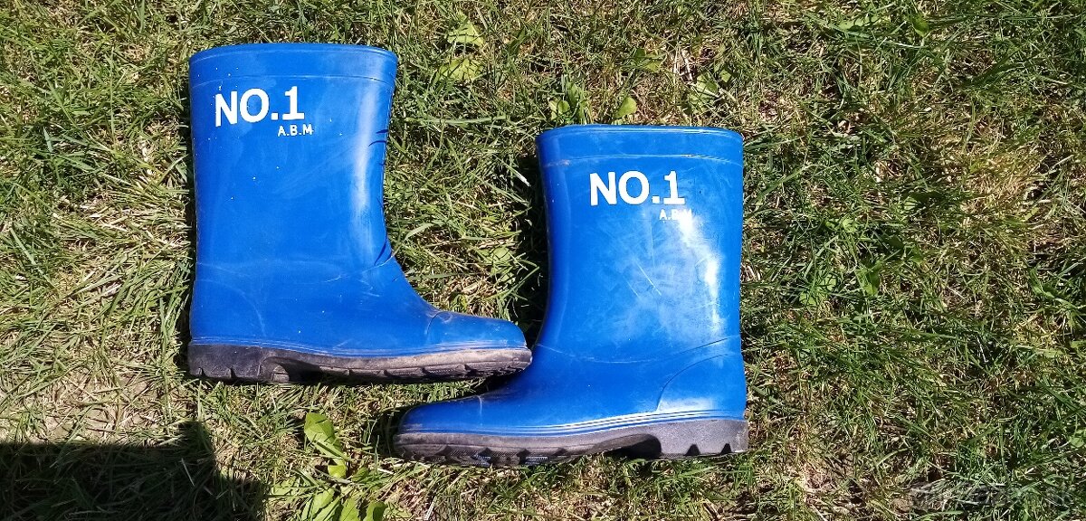 Predám detské gumáky 35