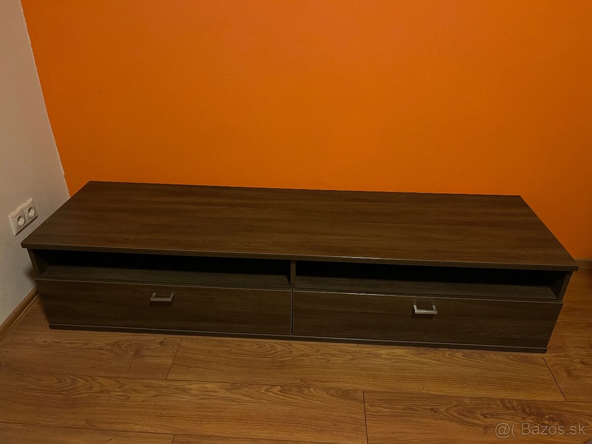 Skrinka pod TV