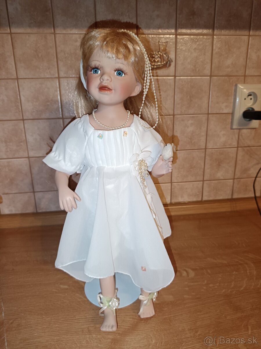 Porcelánová bábika.