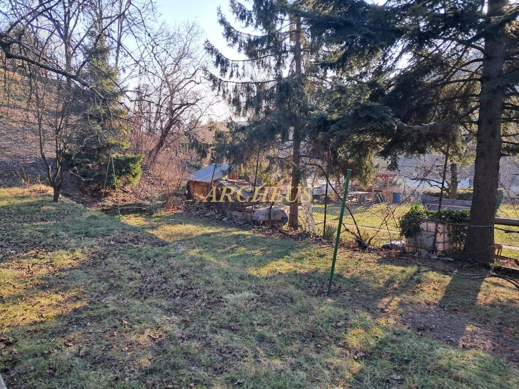 POZEMOK S CHATKOU - 931 m2 - ČERMEĽSKÁ CESTA