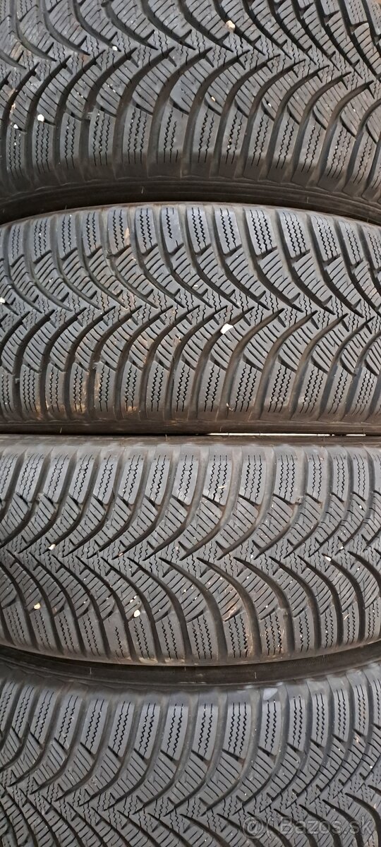 Predám 4ks jazdené zimné 205/65r15-94T Hankook