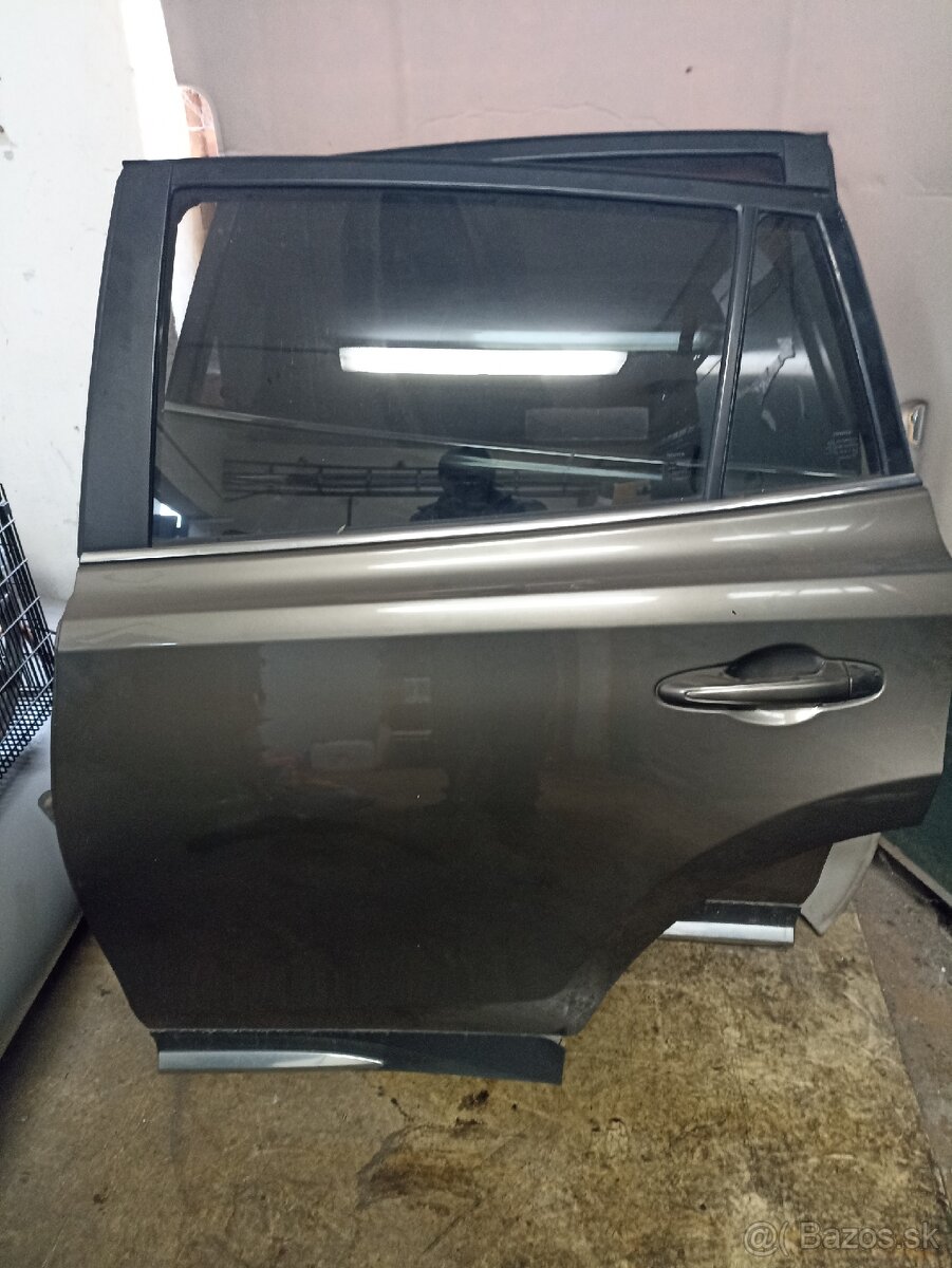 Predam dvere Toyota RAV4 IV