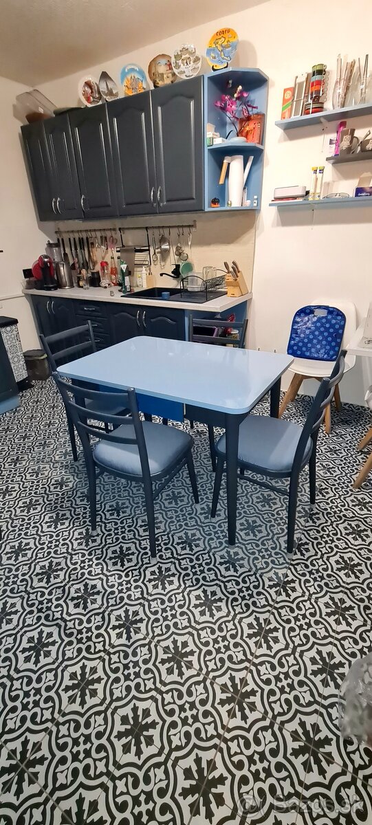 Jedálenský set stôl stoličky