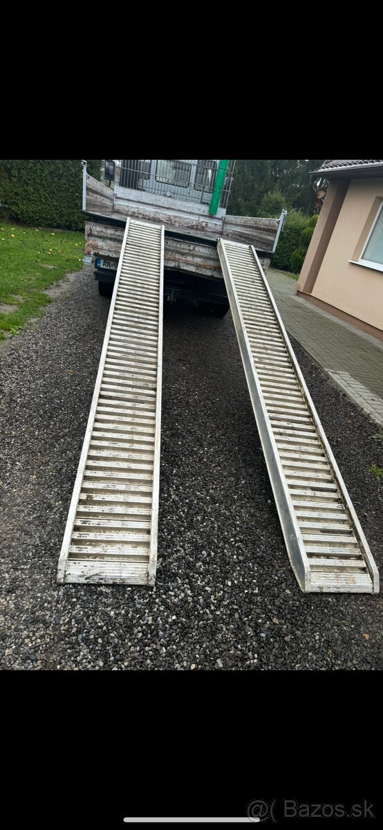 Nájazdy, lyžiny