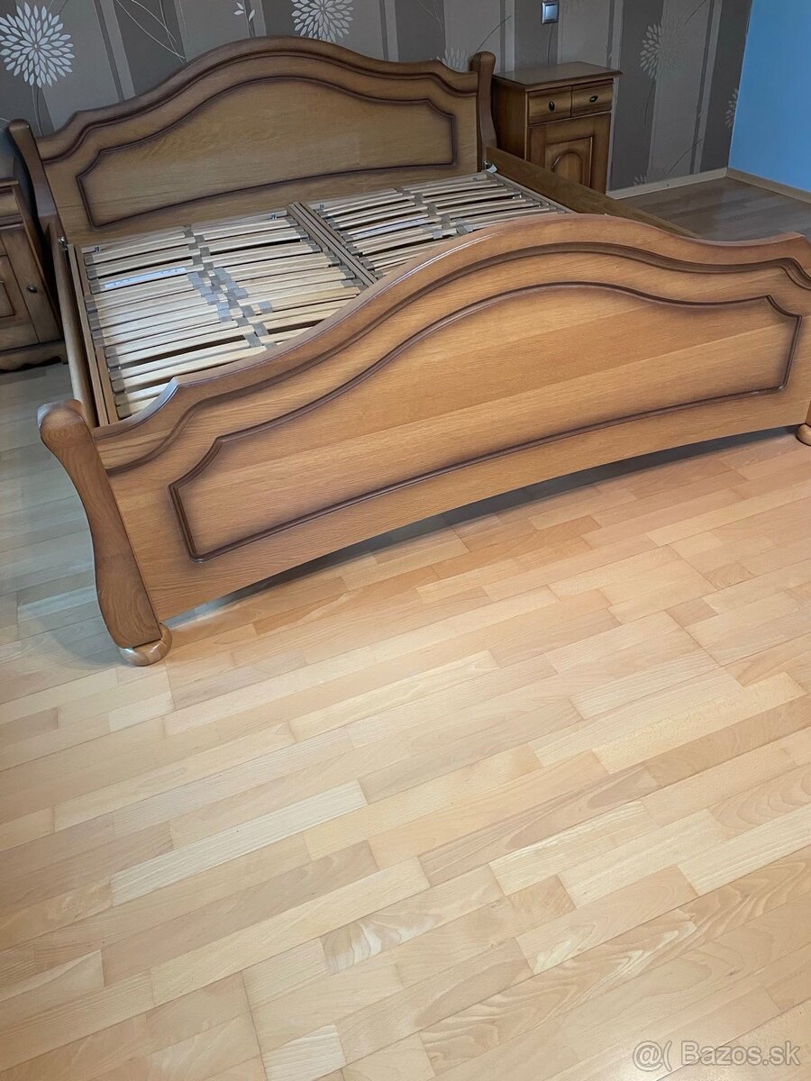 Luxusná manželska postel z masivu