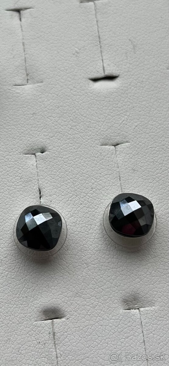 šperky swarowski, hodinky Thomas Sabo a CK, blúzky kabelky