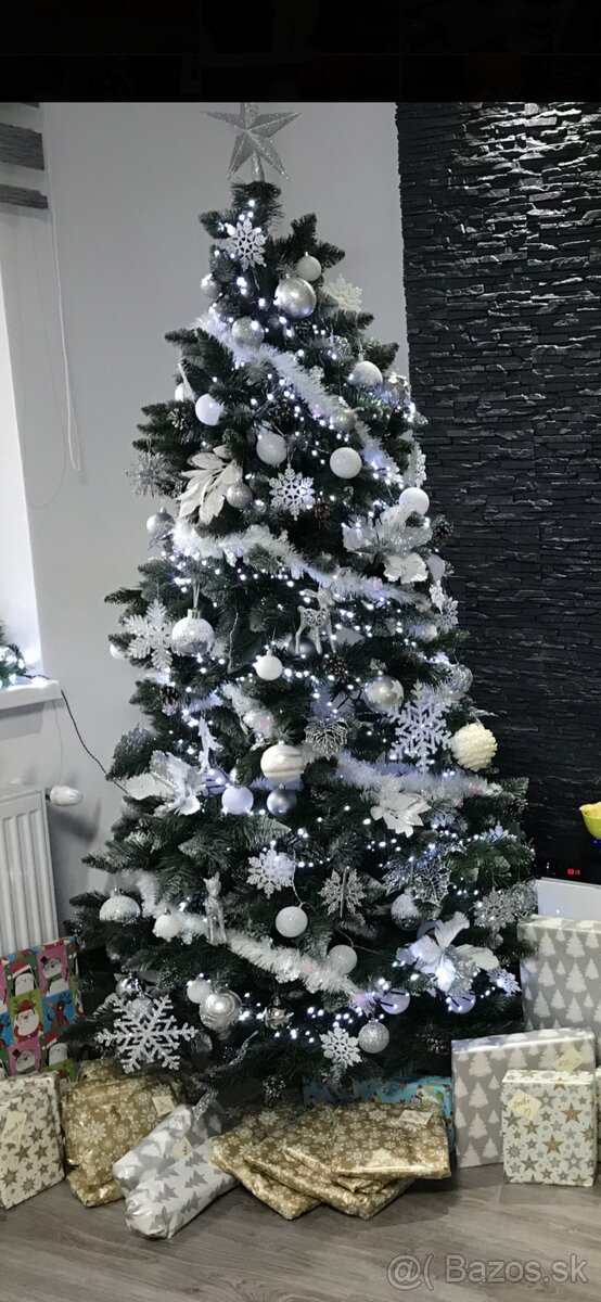 Umelý vianočný stromček