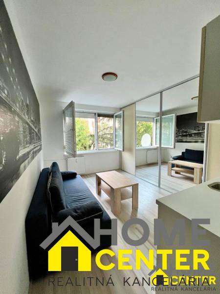 PREDAJ : ZARIADENÁ GARSÓNKA NA "SEDMIČKE", KOMÁRNO