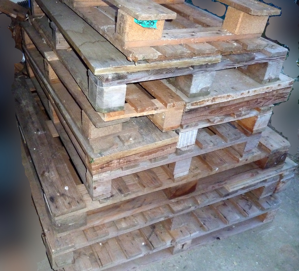 Darujem drevo /palety na kúrenie