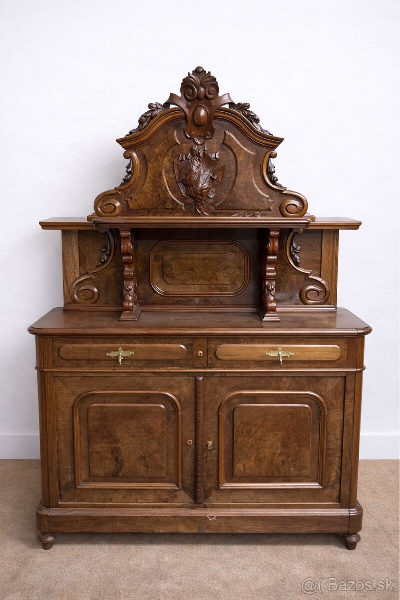 starožitná drevená komoda z masívu