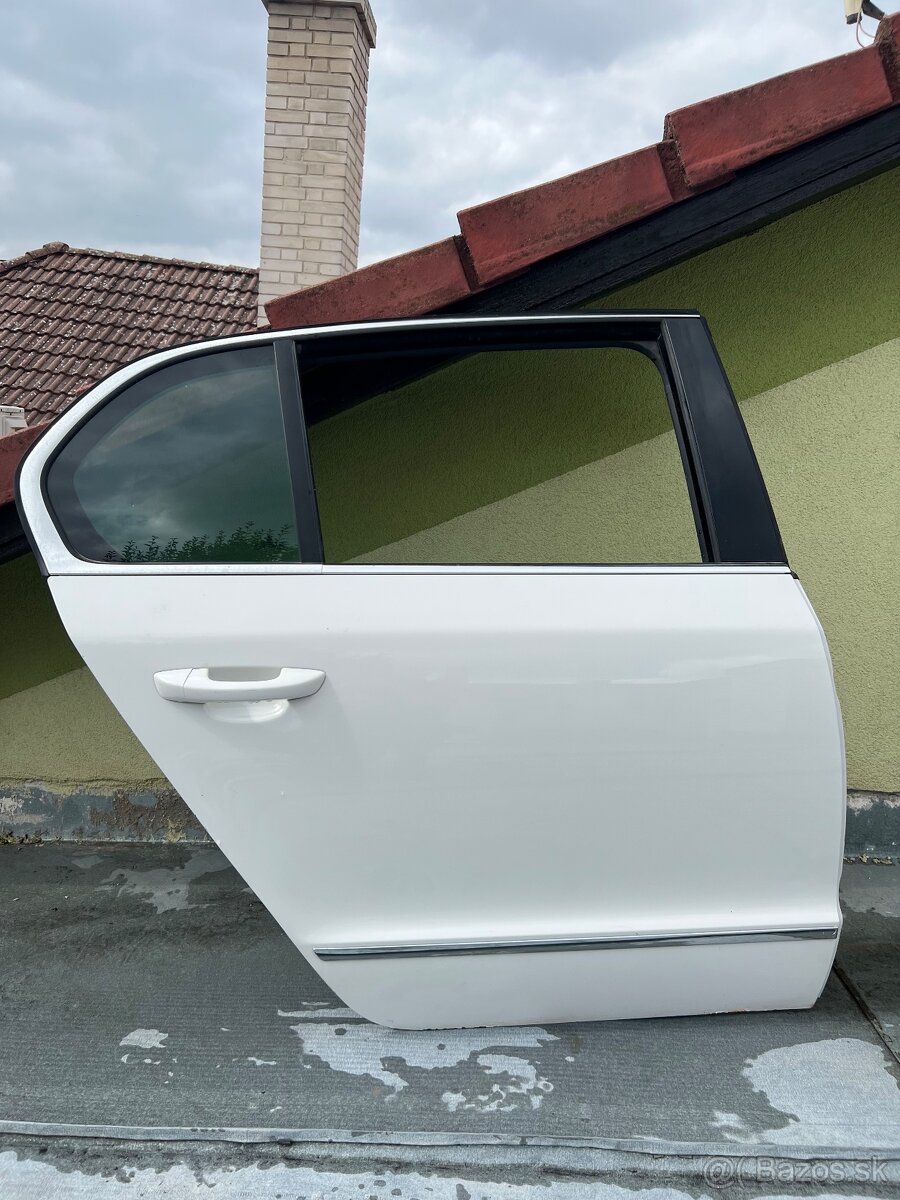 Superb 2 zadné dvere