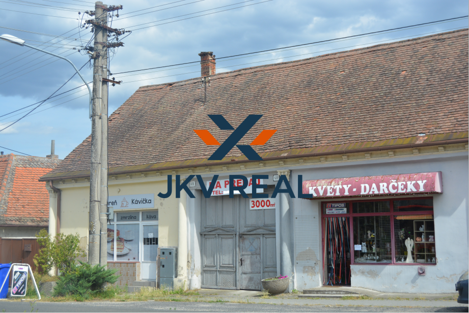 RODINNÝ DOM NA ZÁHORÍ S DVOMI OBCHODMI NA PODNIKANIE AJ BÝVA
