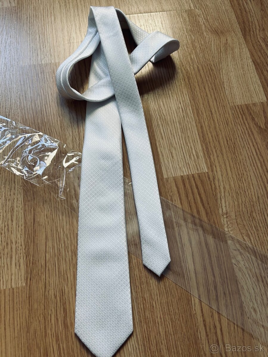 biela elegantná značkova kravata, Ozeta
