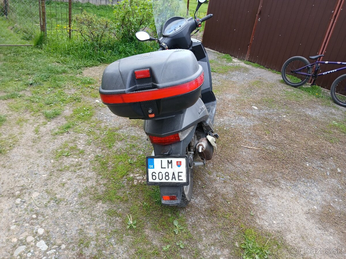 Skúter ZNEN
