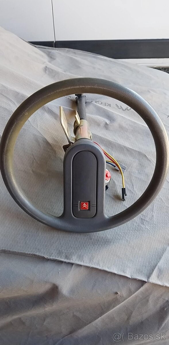 spinacia skrinka Citroen AX s volantom