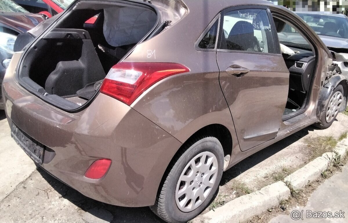 Hyundai i30 1.6 CRDI 2012 predám MOTOR D4FB, DVERE, BLATNÍK,