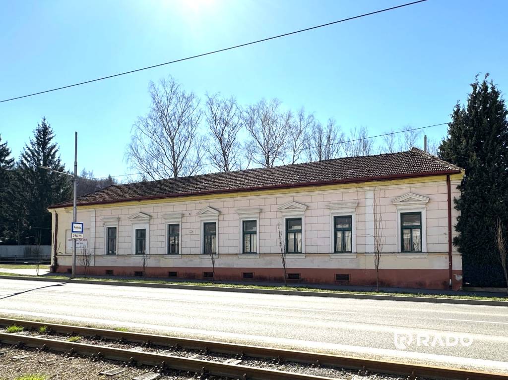 RADO | Administratívna budova v kúpeľnom meste Trenčianske T