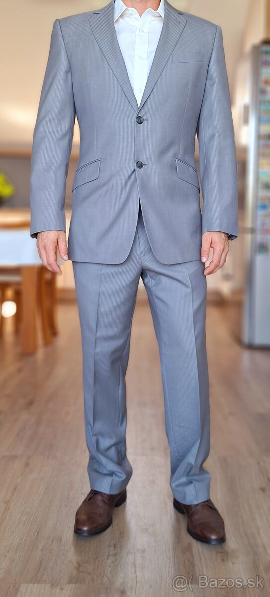 slim fit oblek Daniel Hechter + 2 kravaty