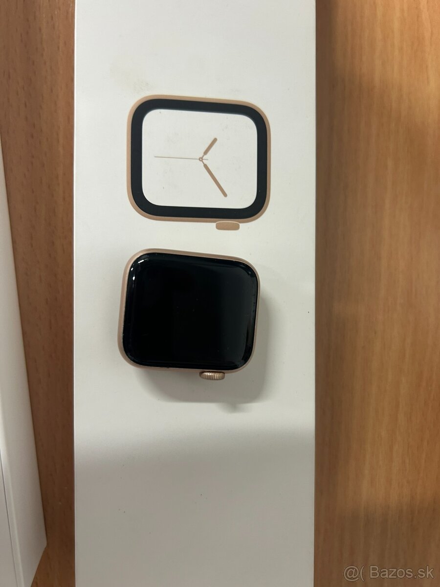 Apple Watch 4th gen pink