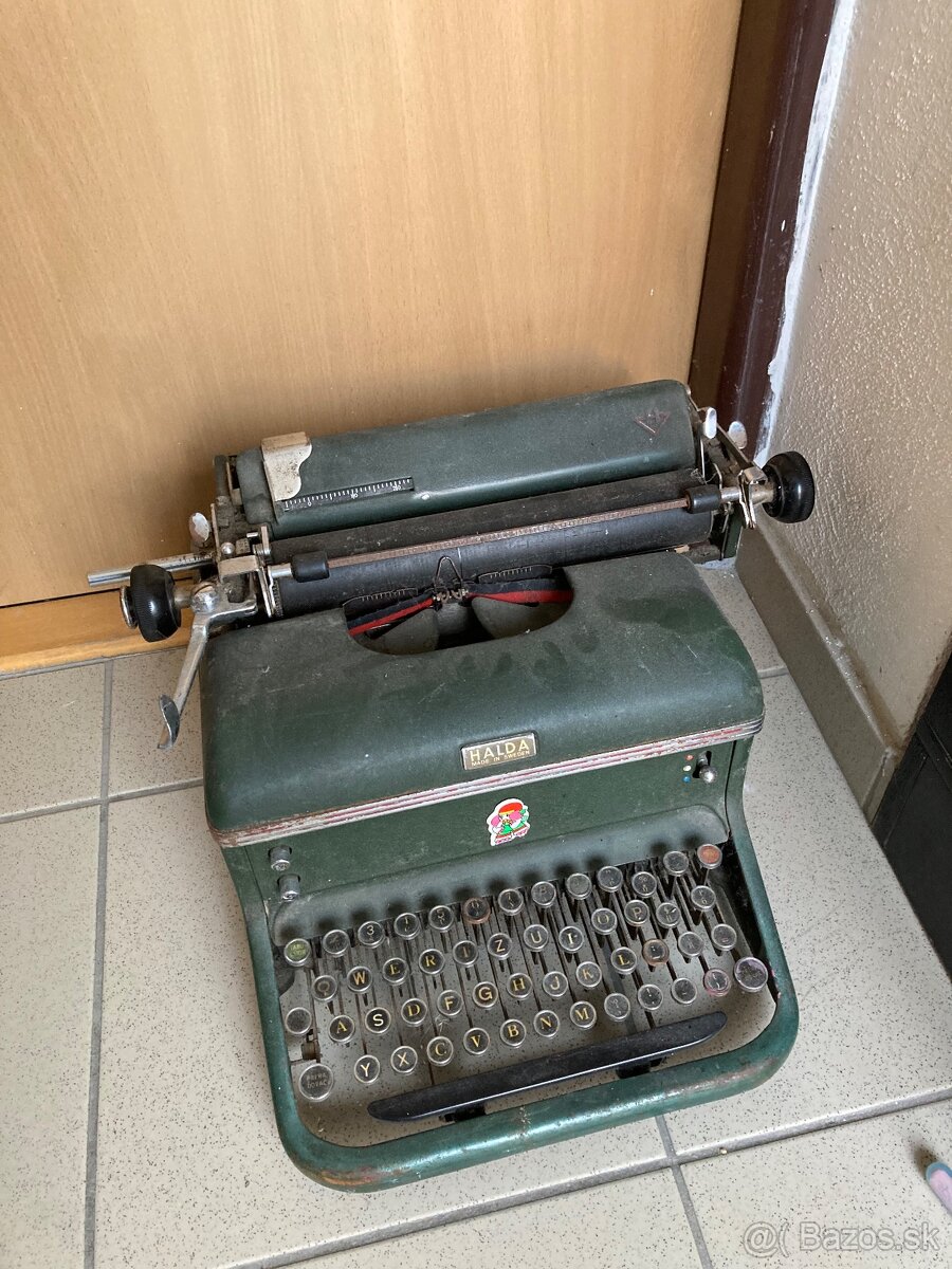 Predam pisaci stroj