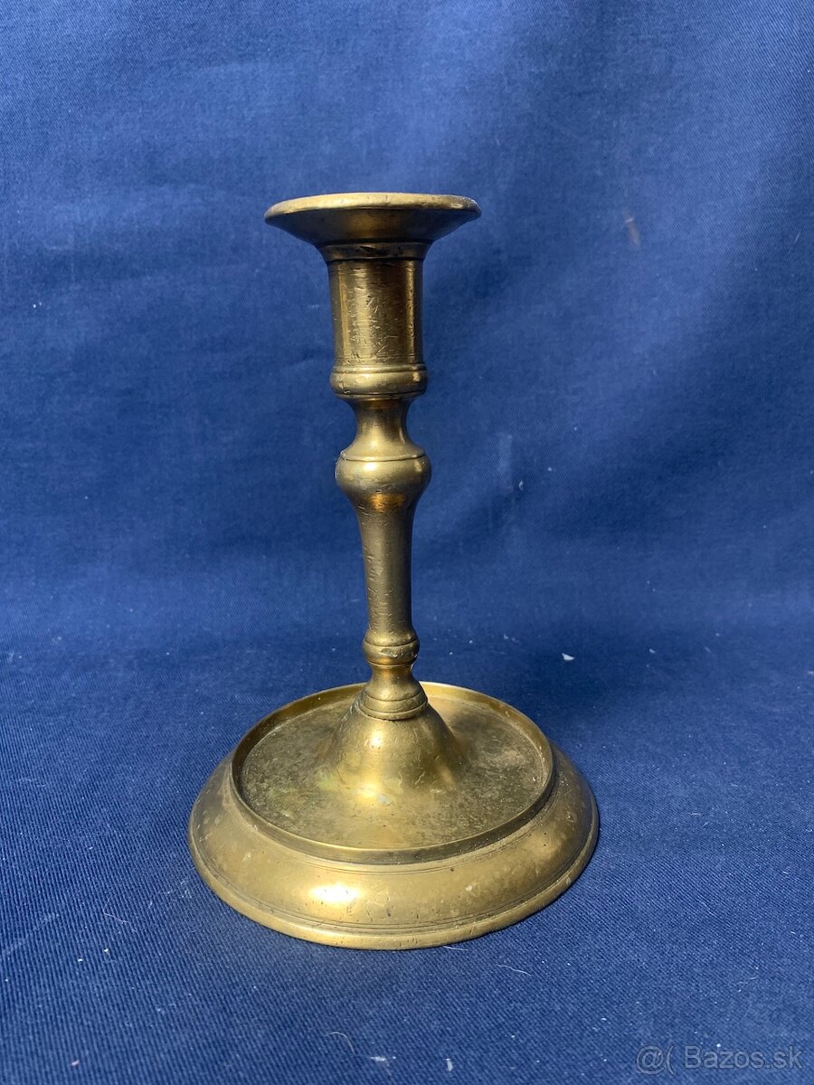 Mosadzný svietnik