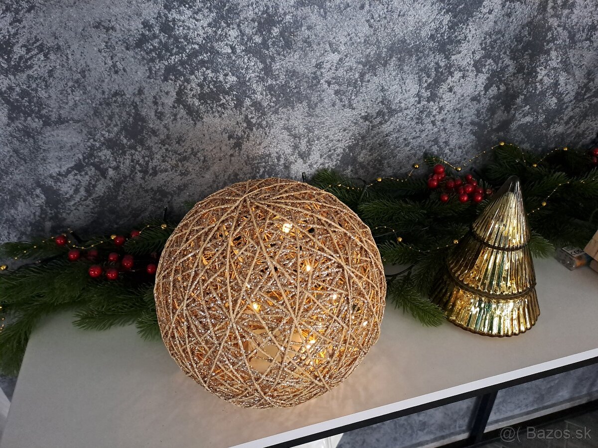 Vianočná dekorácia, svetelná guľa
