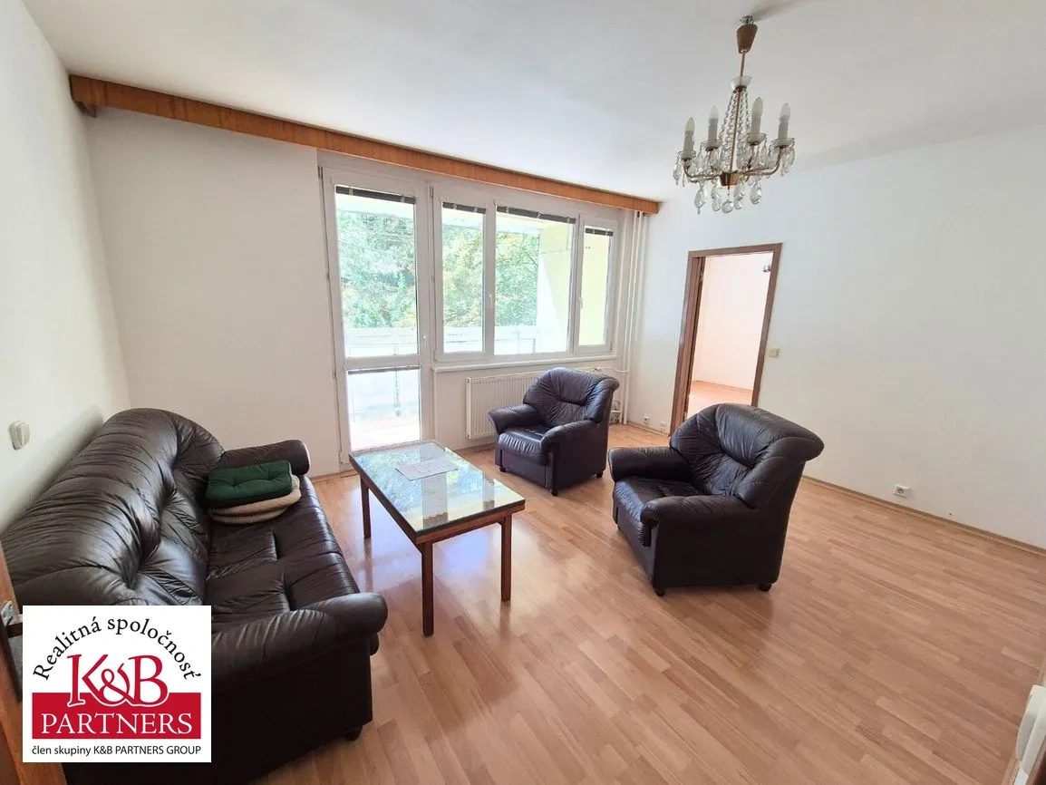 Ponúkame na predaj pekný-priestranný 4izb. byt v Trenčíne