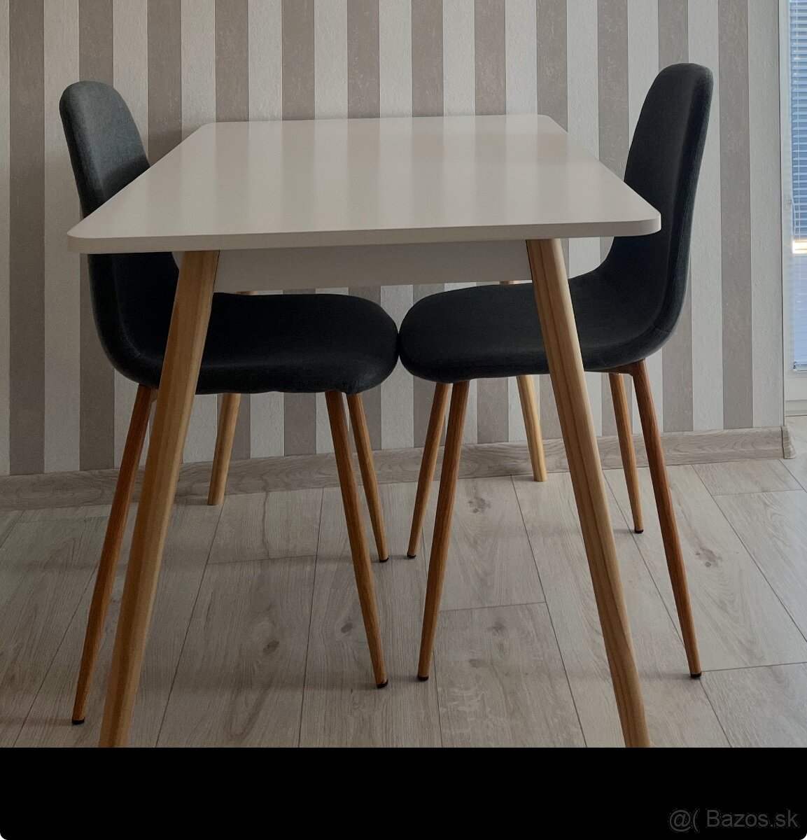 Predam 2 rocny stol a stolicky