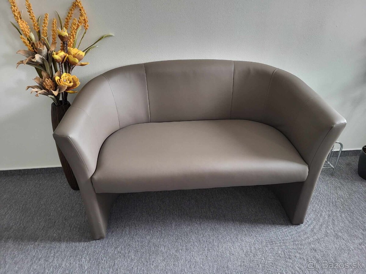 Kozenkove kreslo hnede, top stav