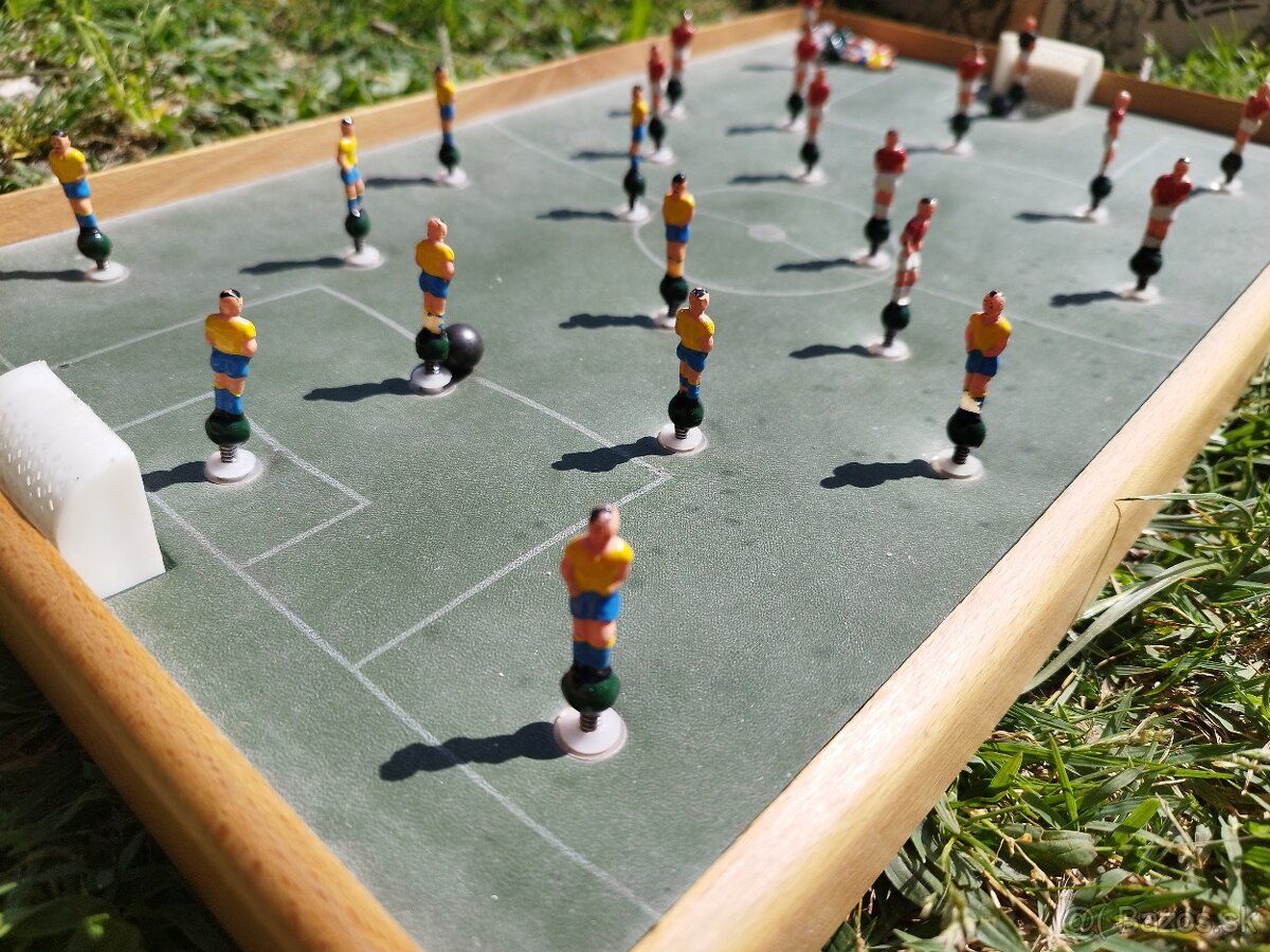 Retro hra Stolný futbal