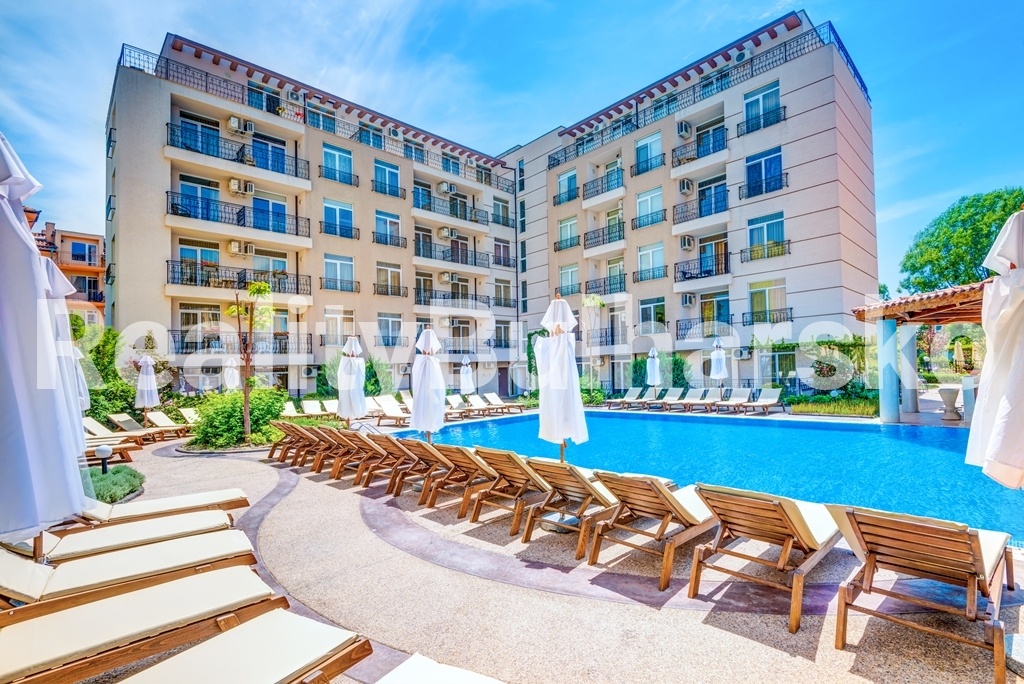 Zařízený apartmán 2kk (53 m²) s výhledem na bazén DAWN PARK