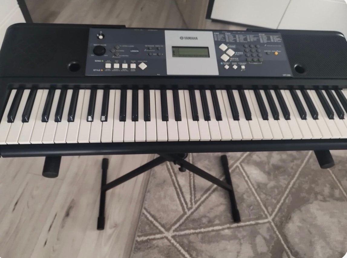 Takmer nový Yamaha YPT-230