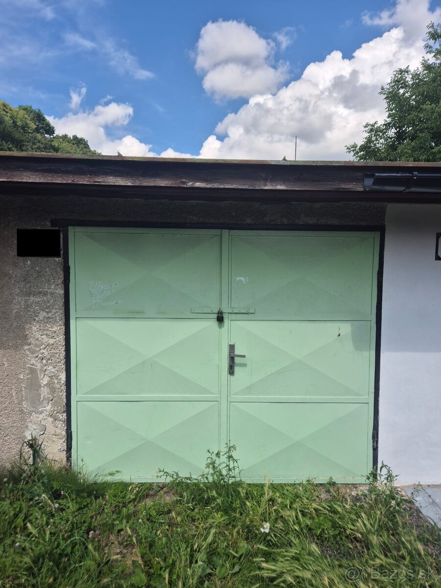 Garáž s pozemkom pod Skalkou, Prievidza