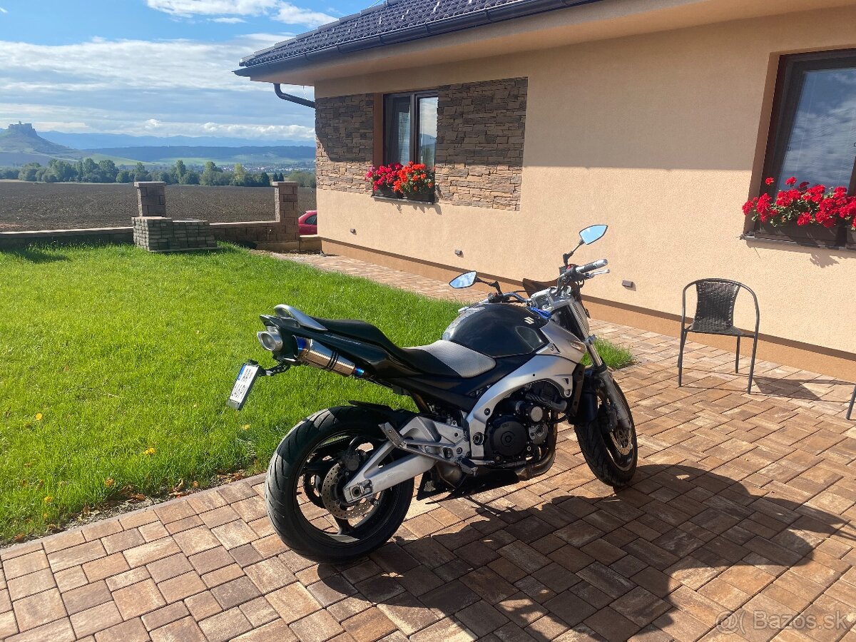 Suzuki gsr 600