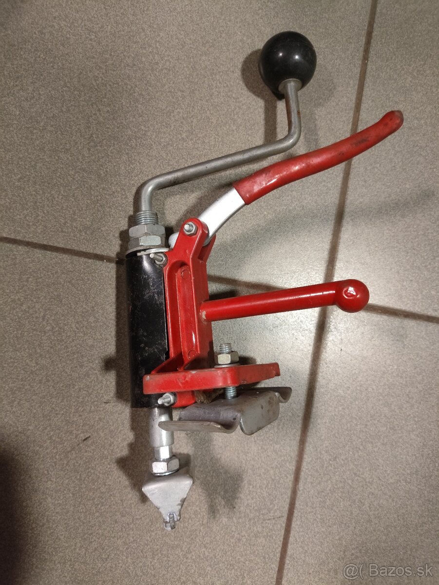 vykružovák na obklady