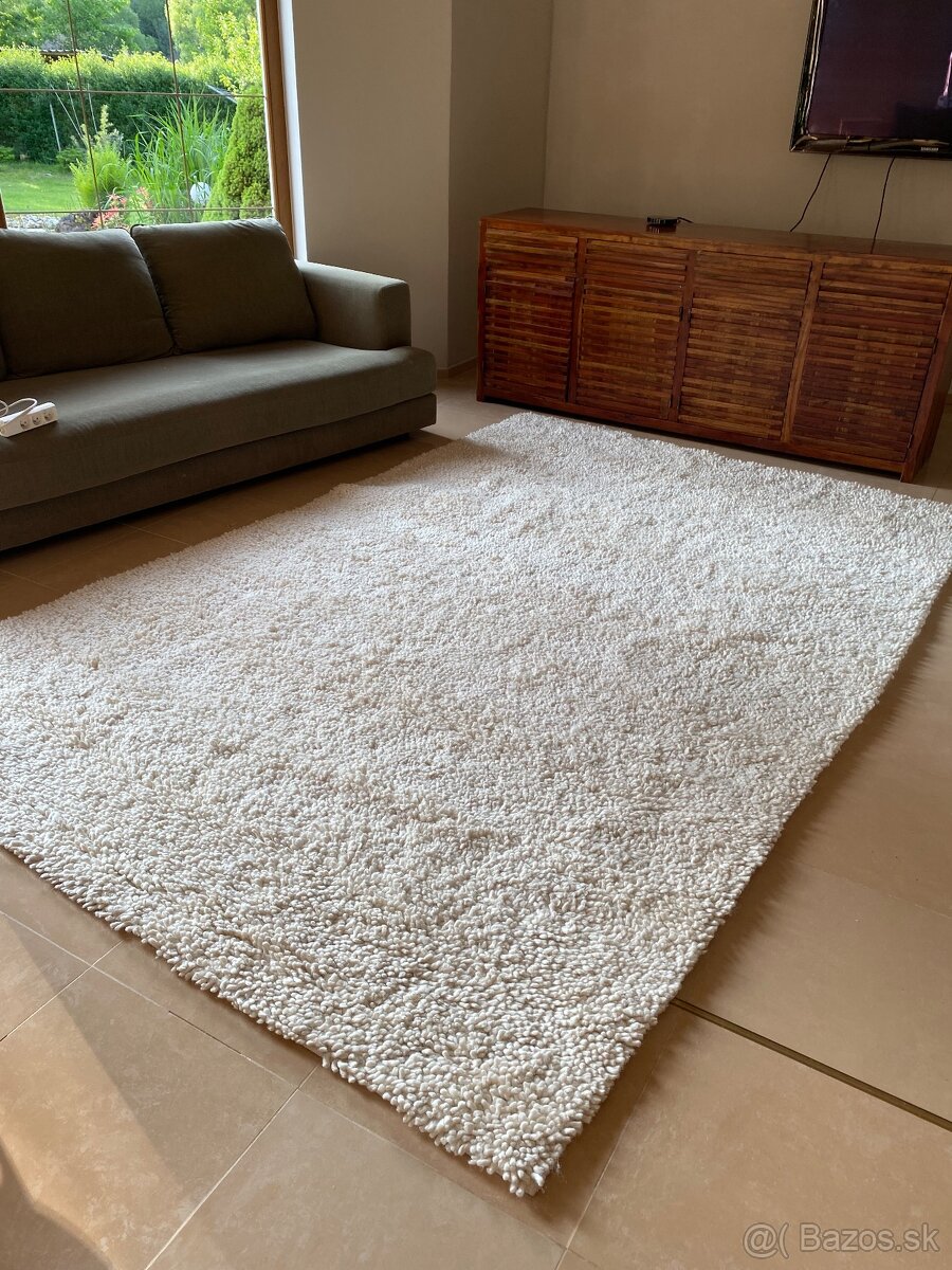 Krásny vlnený koberec westwing