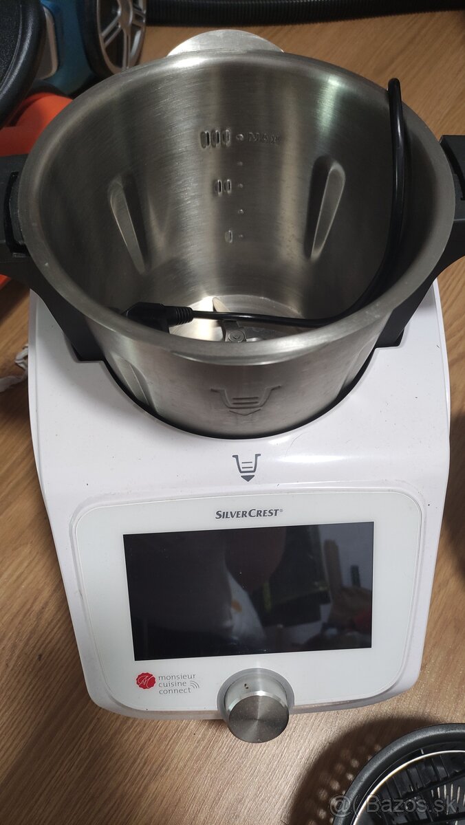 Multifunkčny kuchynsky robot na varenie