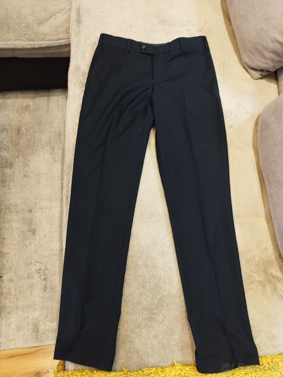 Predám oblekové nohavice tmavomodrej farby 46/176