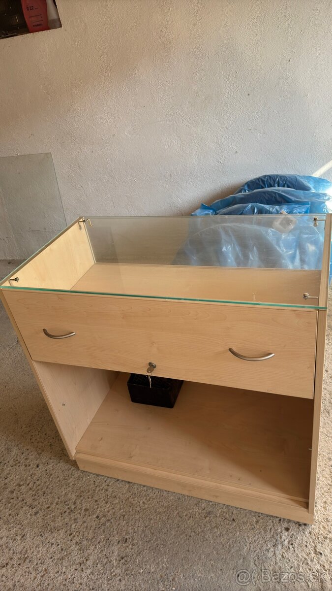 Predajné pulty do predajne