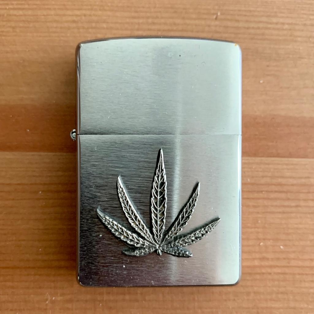 Predám ZIPPO zapaľovač Cannabis Leaf