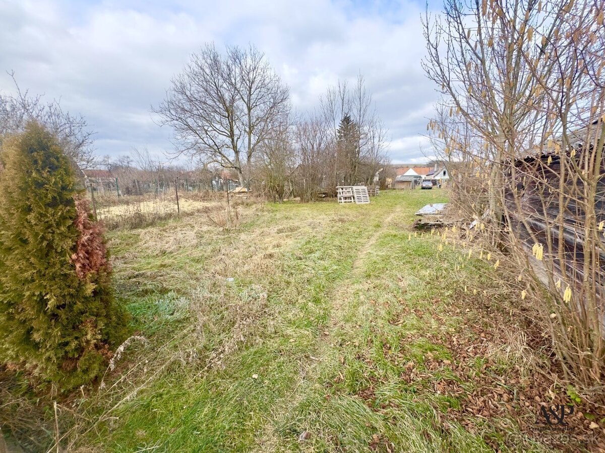 NA PREDAJ POZEMOK NA VÝSTAVBU RD, 562M2, OSUSKÉ, okr. SENICA