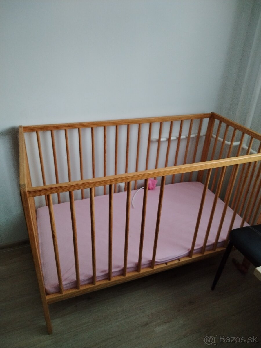 Drevená postieľka