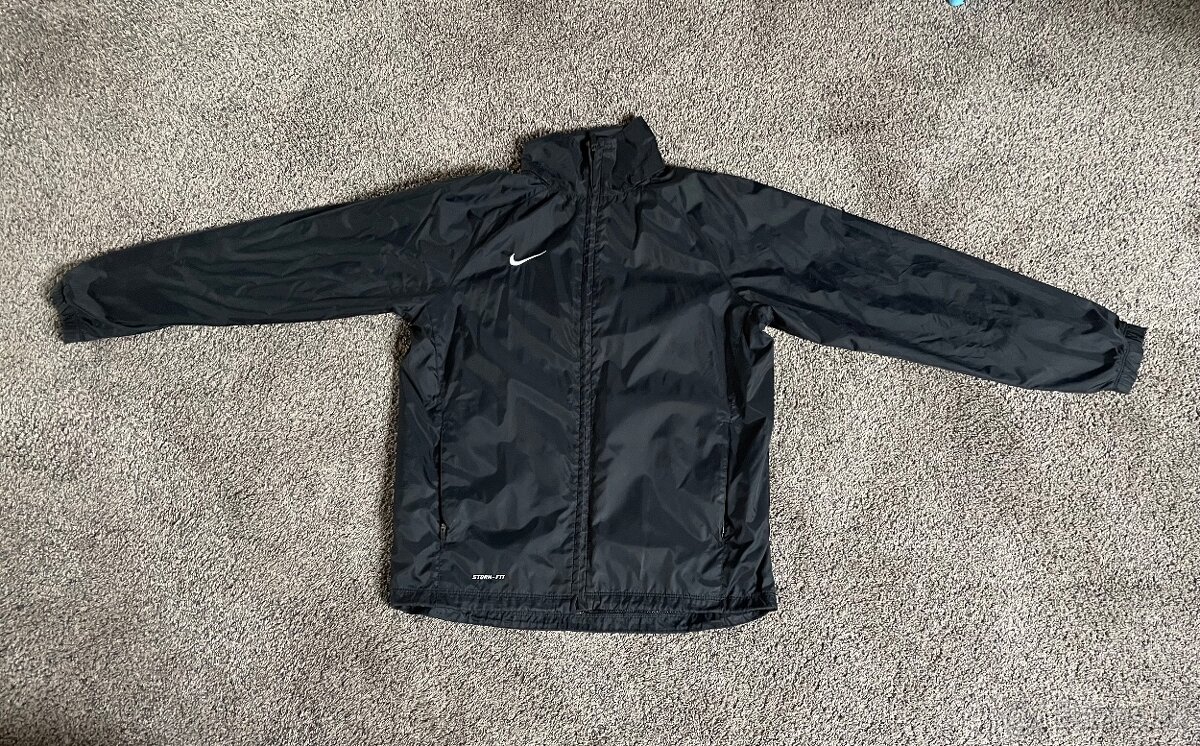 Nike Storm Fit