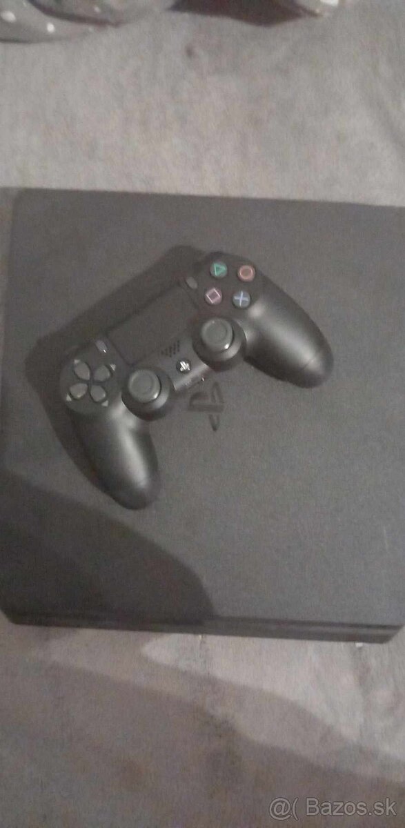 Predám PlayStation 4
