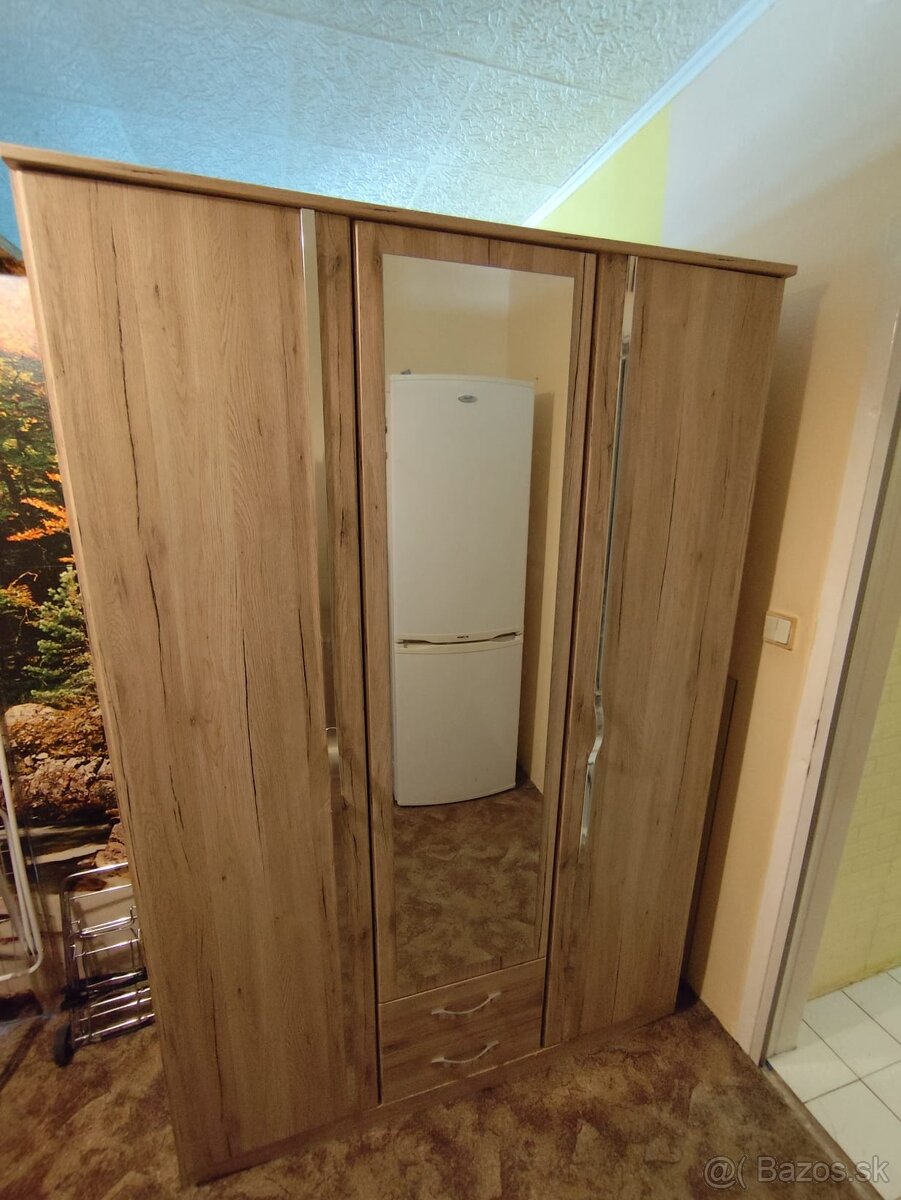 Predám skriňu s komodou