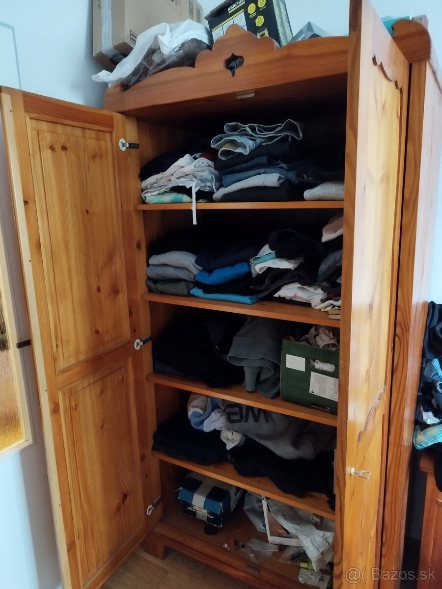 Predám spálňu zo smrekovca