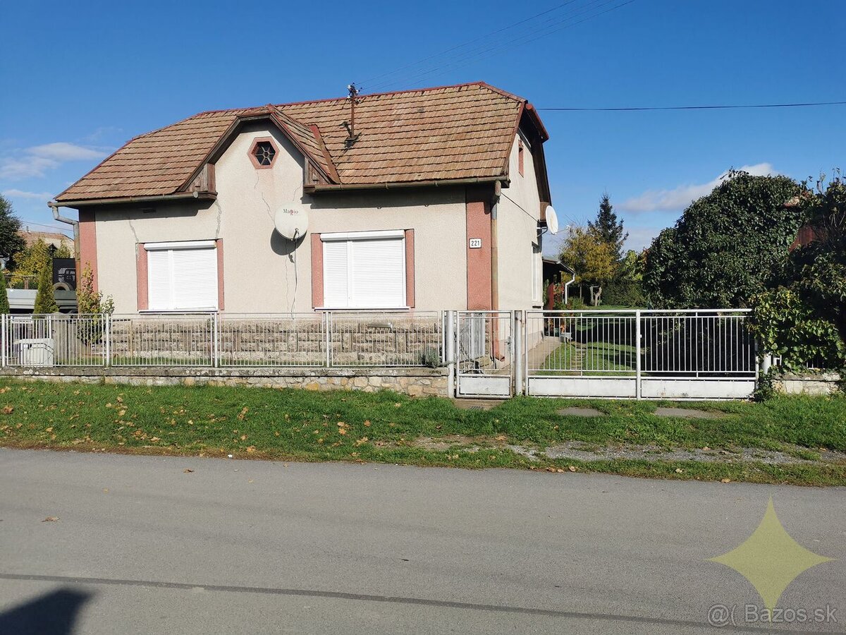 REZERVOVANÉ - Čiastočne zrekonštruovaný rodinný dom s letnou