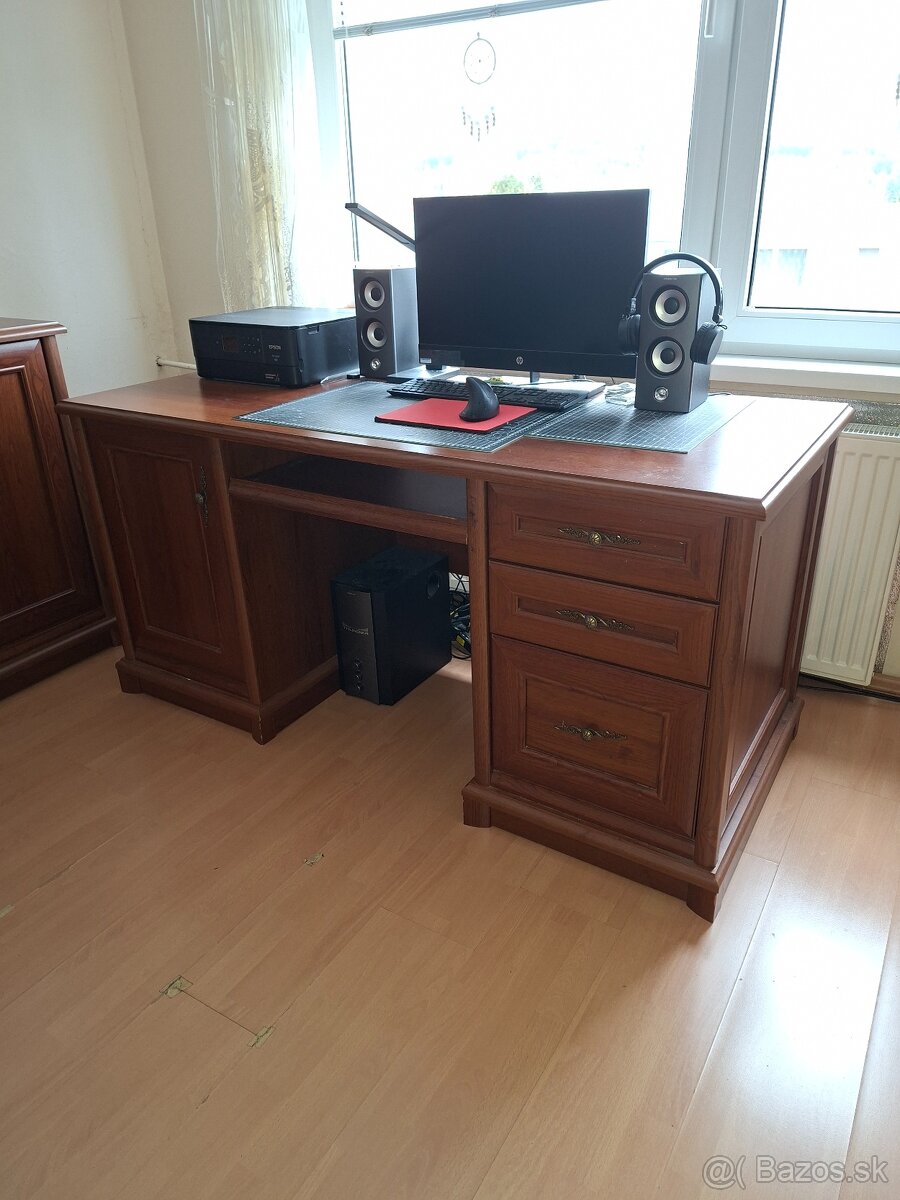 Písací stôl